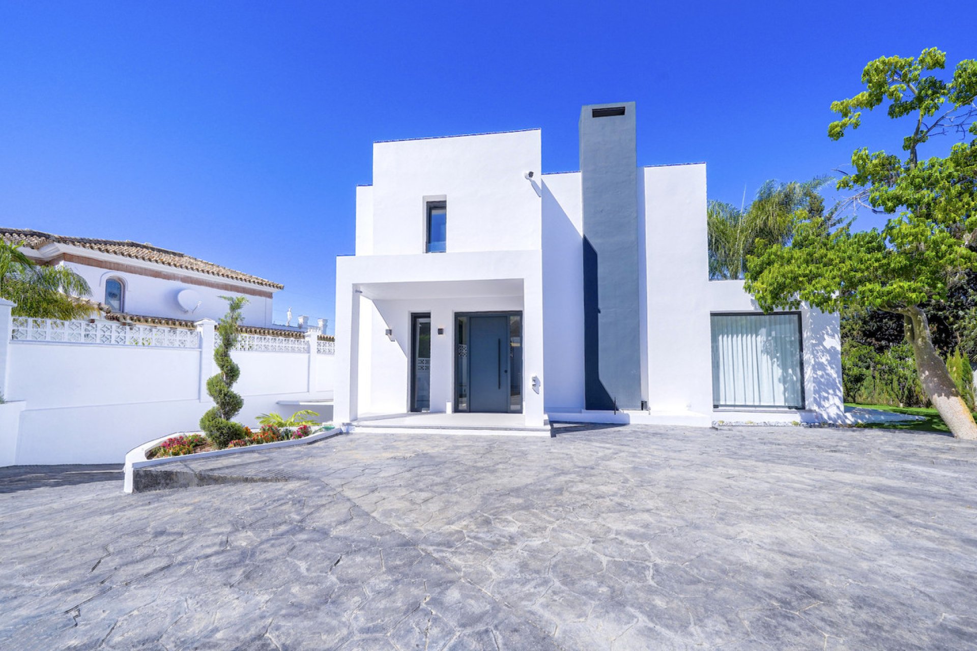 Resale - House - Detached Villa - Marbella - Nueva Andalucia