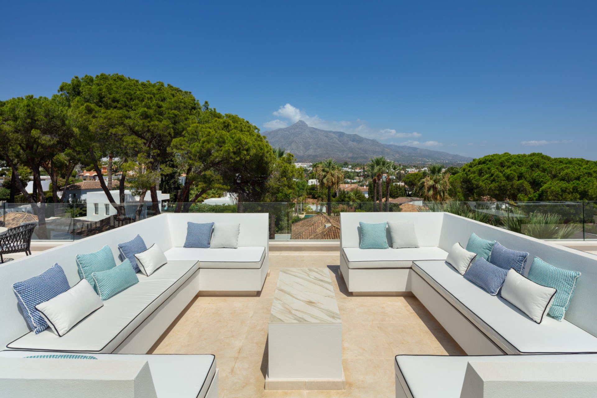 Resale - House - Detached Villa - Marbella - Nueva Andalucia