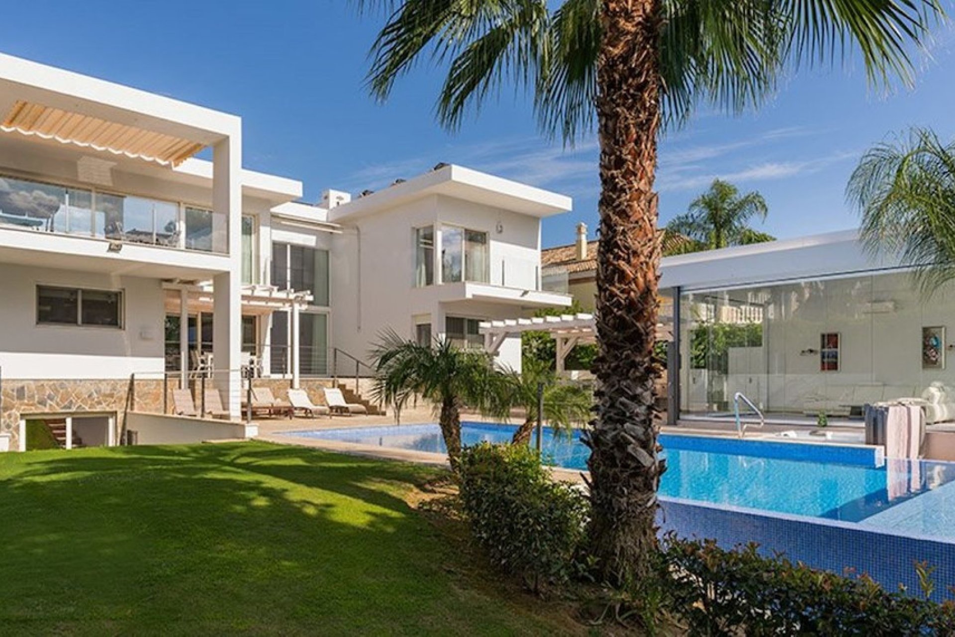 Resale - House - Detached Villa - Marbella - Nueva Andalucia