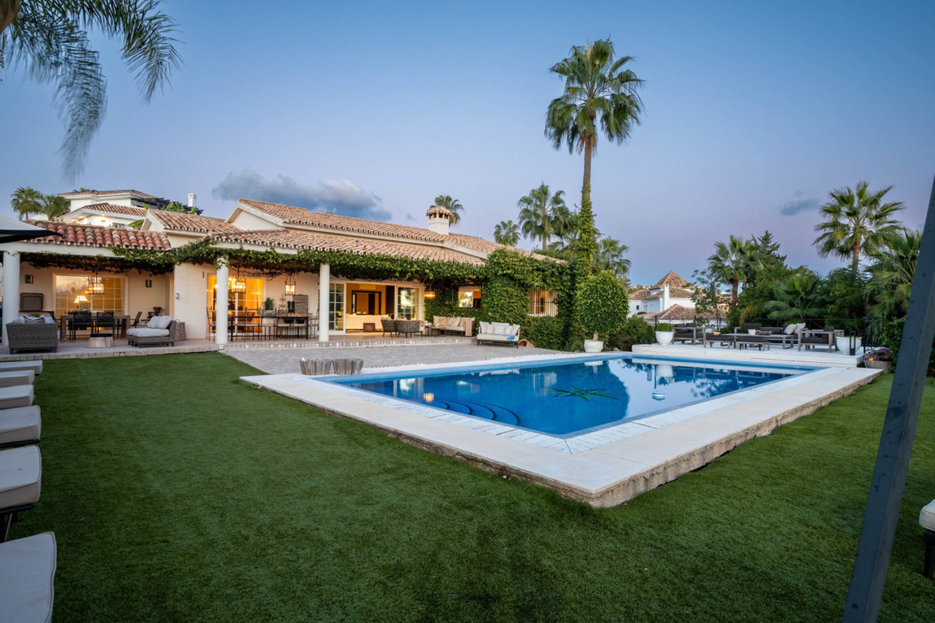 Resale - House - Detached Villa - Marbella - Nueva Andalucia