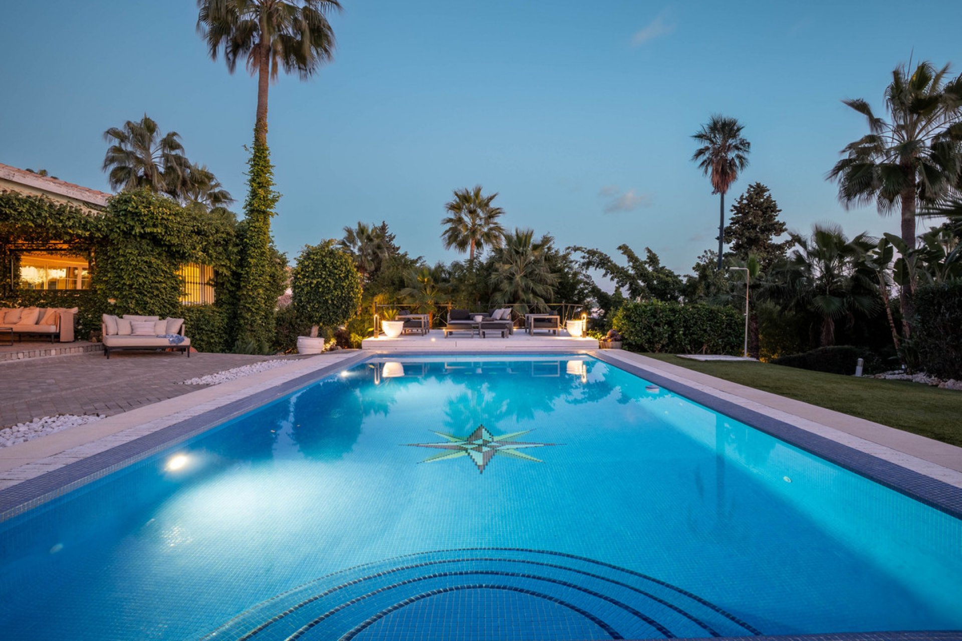 Resale - House - Detached Villa - Marbella - Nueva Andalucia