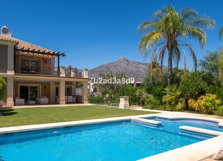 Resale - House - Detached Villa - Marbella - Nueva Andalucia