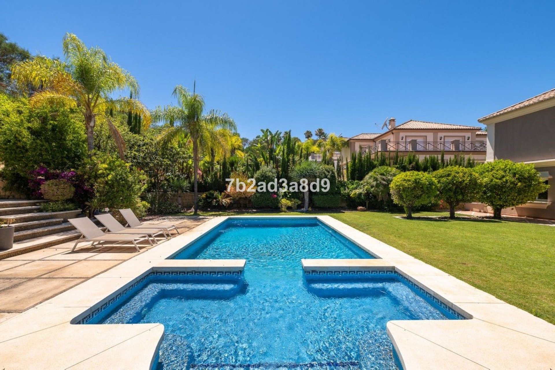 Resale - House - Detached Villa - Marbella - Nueva Andalucia