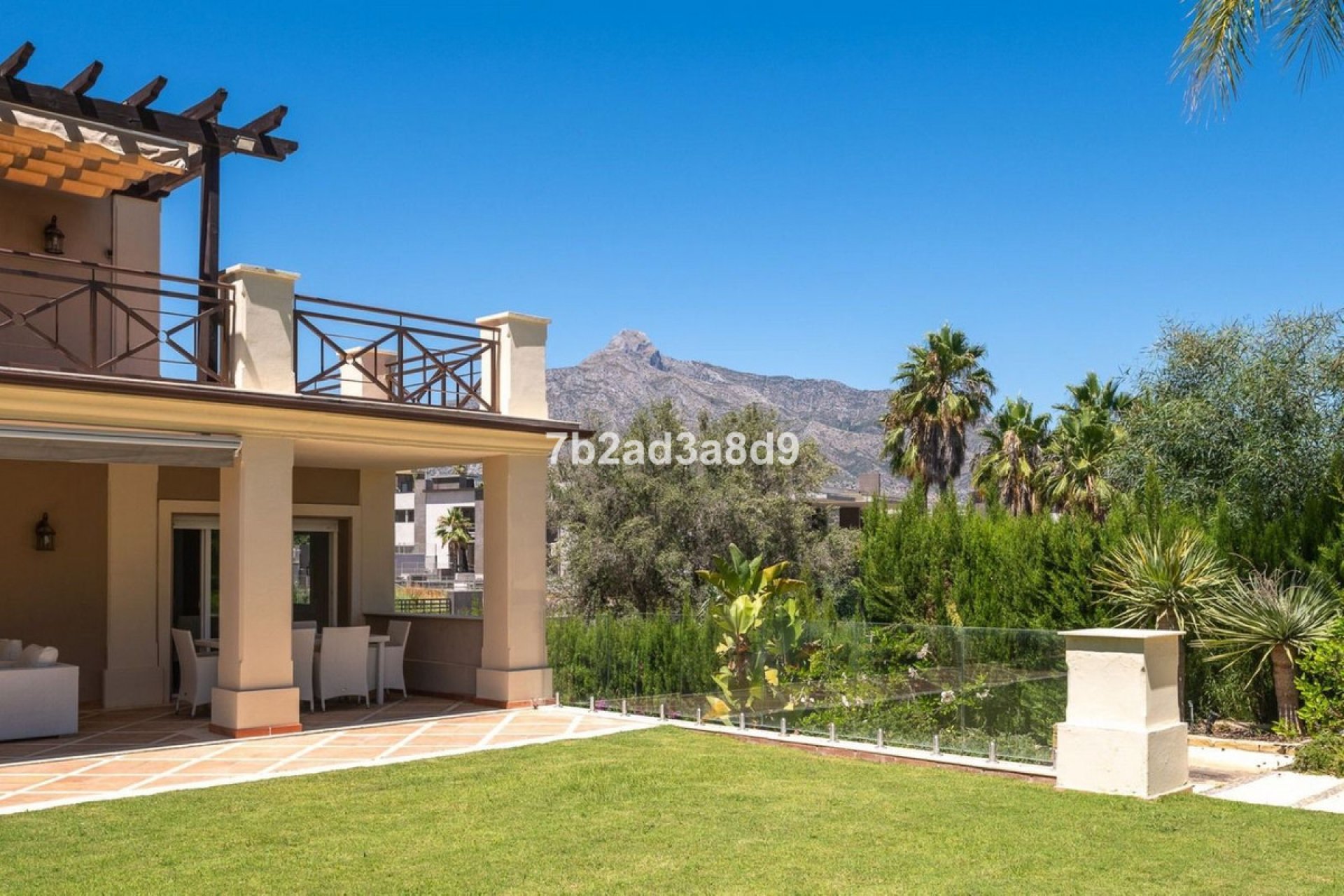 Resale - House - Detached Villa - Marbella - Nueva Andalucia