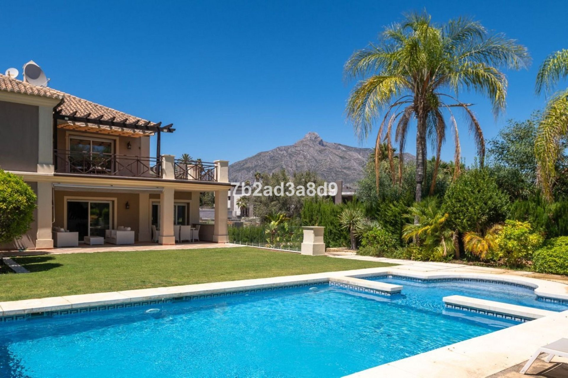 Resale - House - Detached Villa - Marbella - Nueva Andalucia