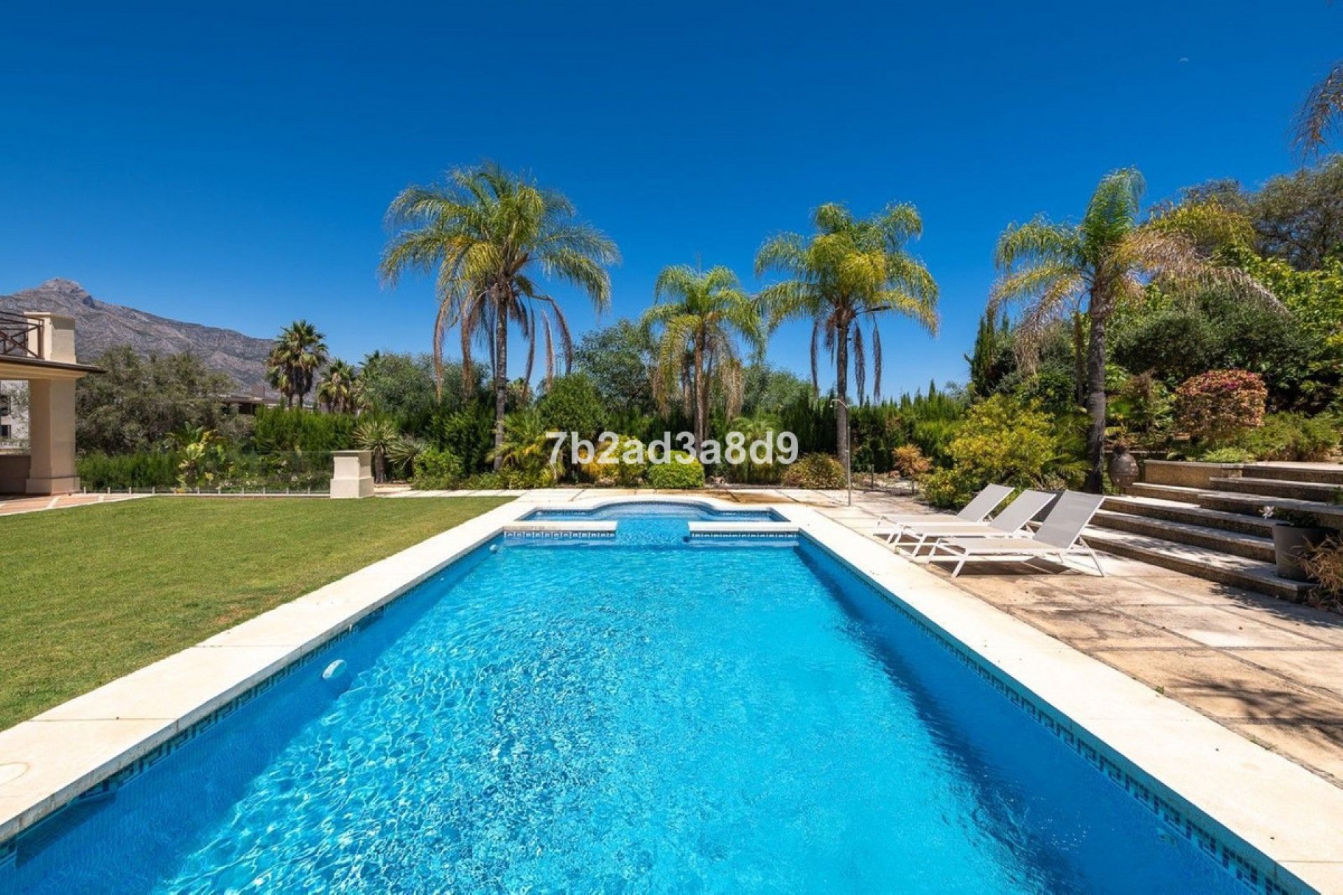 Resale - House - Detached Villa - Marbella - Nueva Andalucia