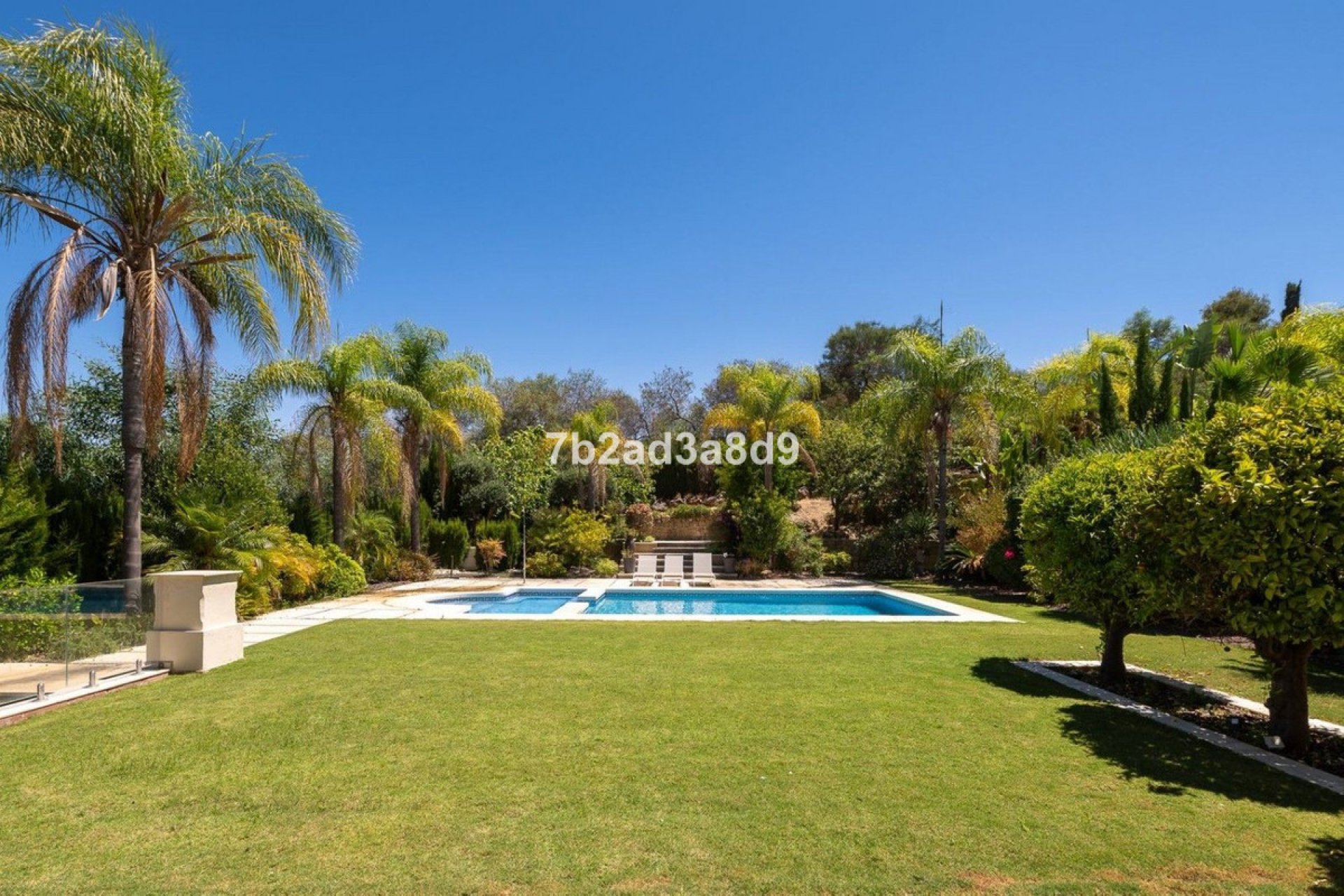 Resale - House - Detached Villa - Marbella - Nueva Andalucia