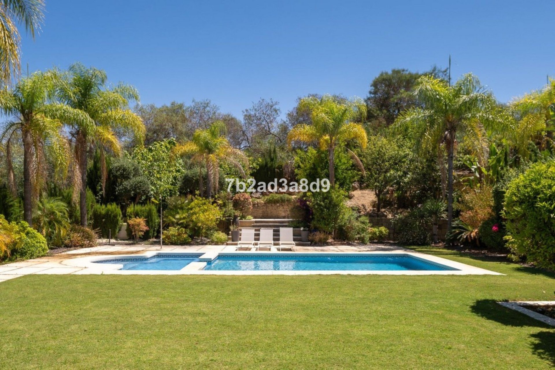 Resale - House - Detached Villa - Marbella - Nueva Andalucia