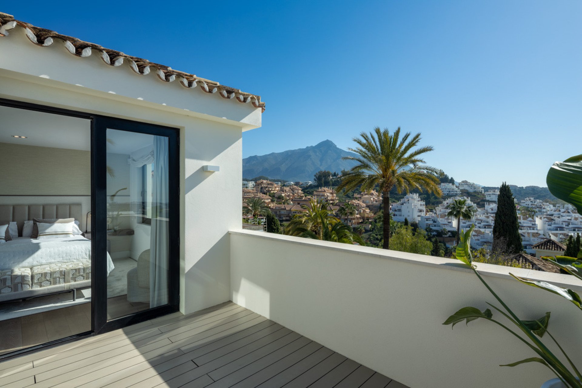 Resale - House - Detached Villa - Marbella - Nueva Andalucia