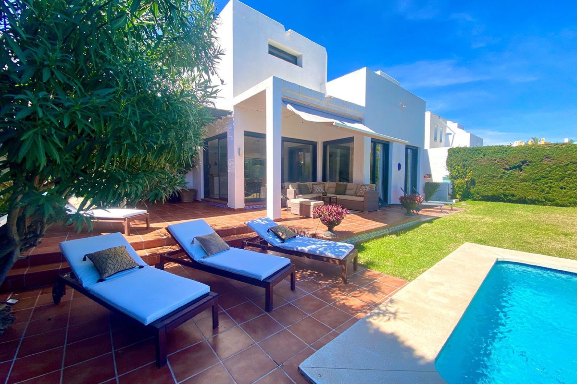 Resale - House - Detached Villa - Marbella - Nueva Andalucia