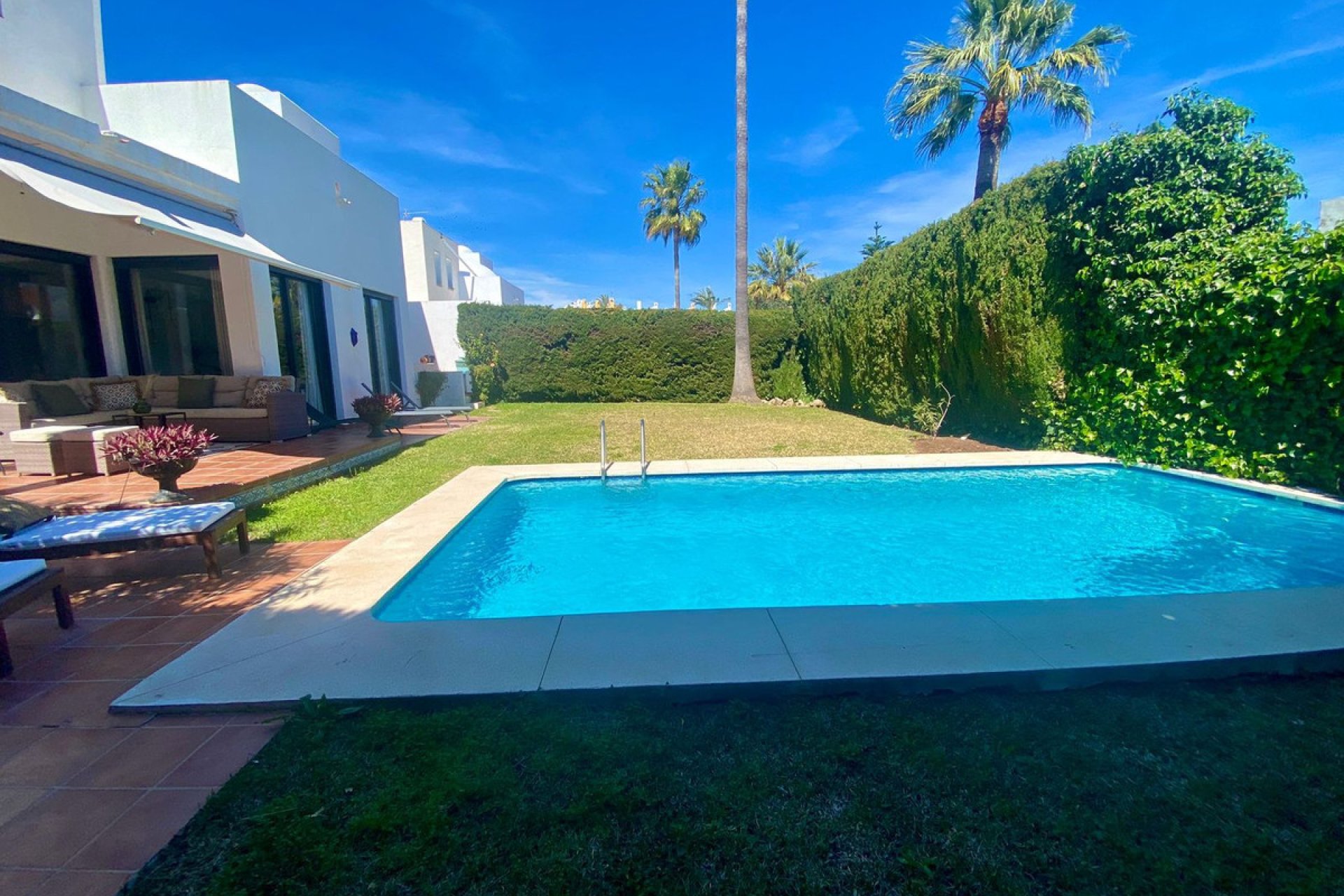 Resale - House - Detached Villa - Marbella - Nueva Andalucia