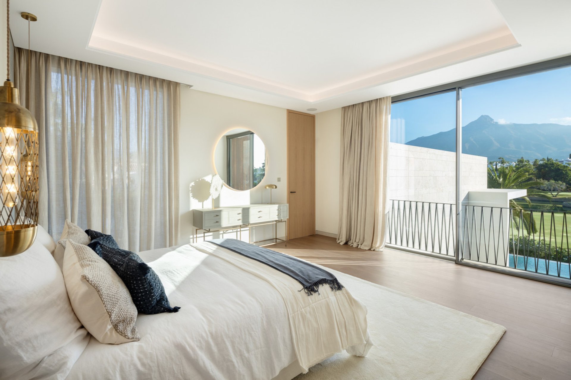 Resale - House - Detached Villa - Marbella - Nueva Andalucia