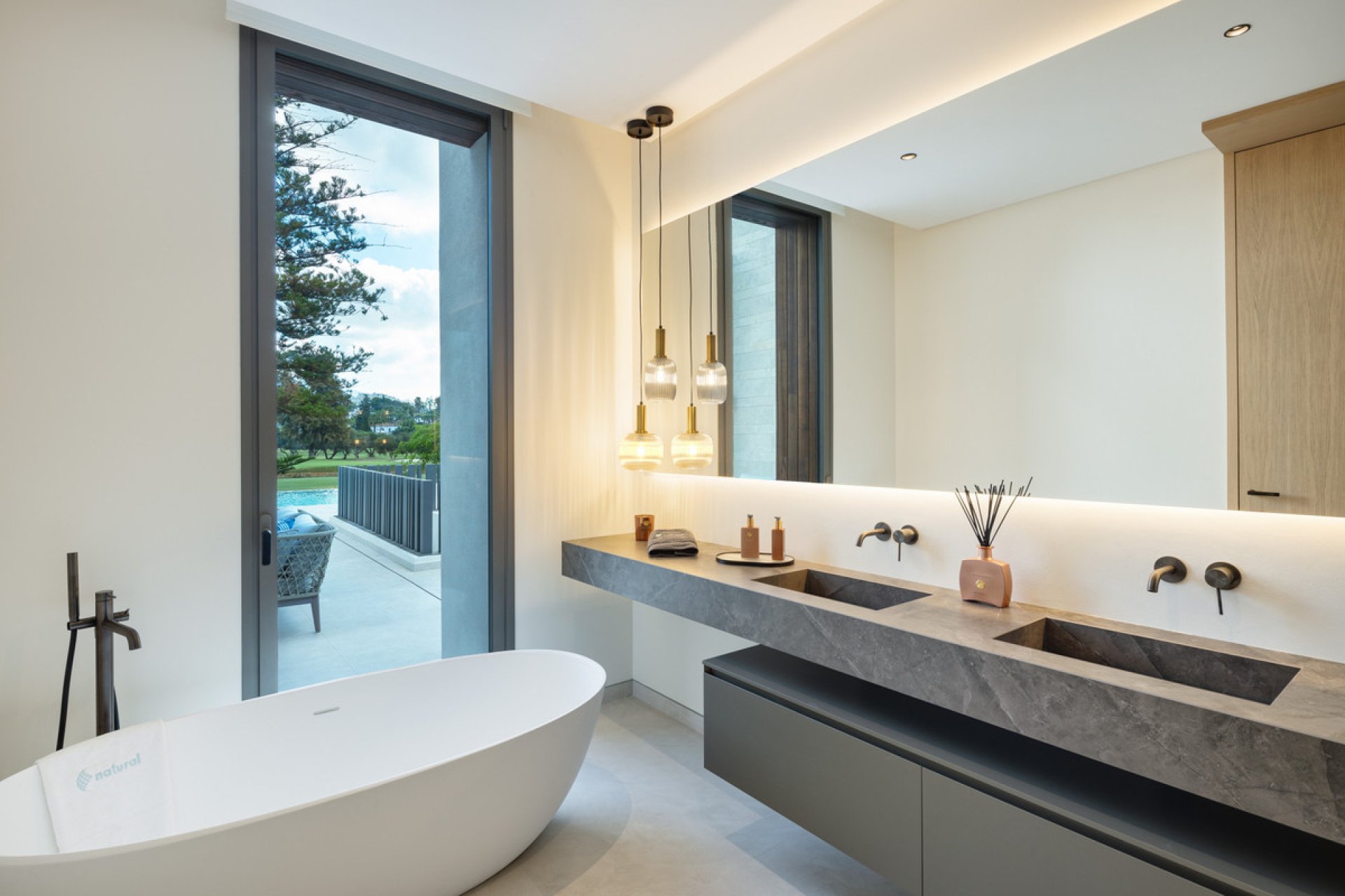 Resale - House - Detached Villa - Marbella - Nueva Andalucia