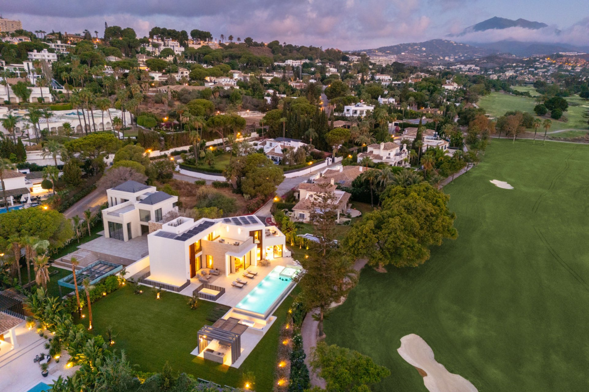 Resale - House - Detached Villa - Marbella - Nueva Andalucia