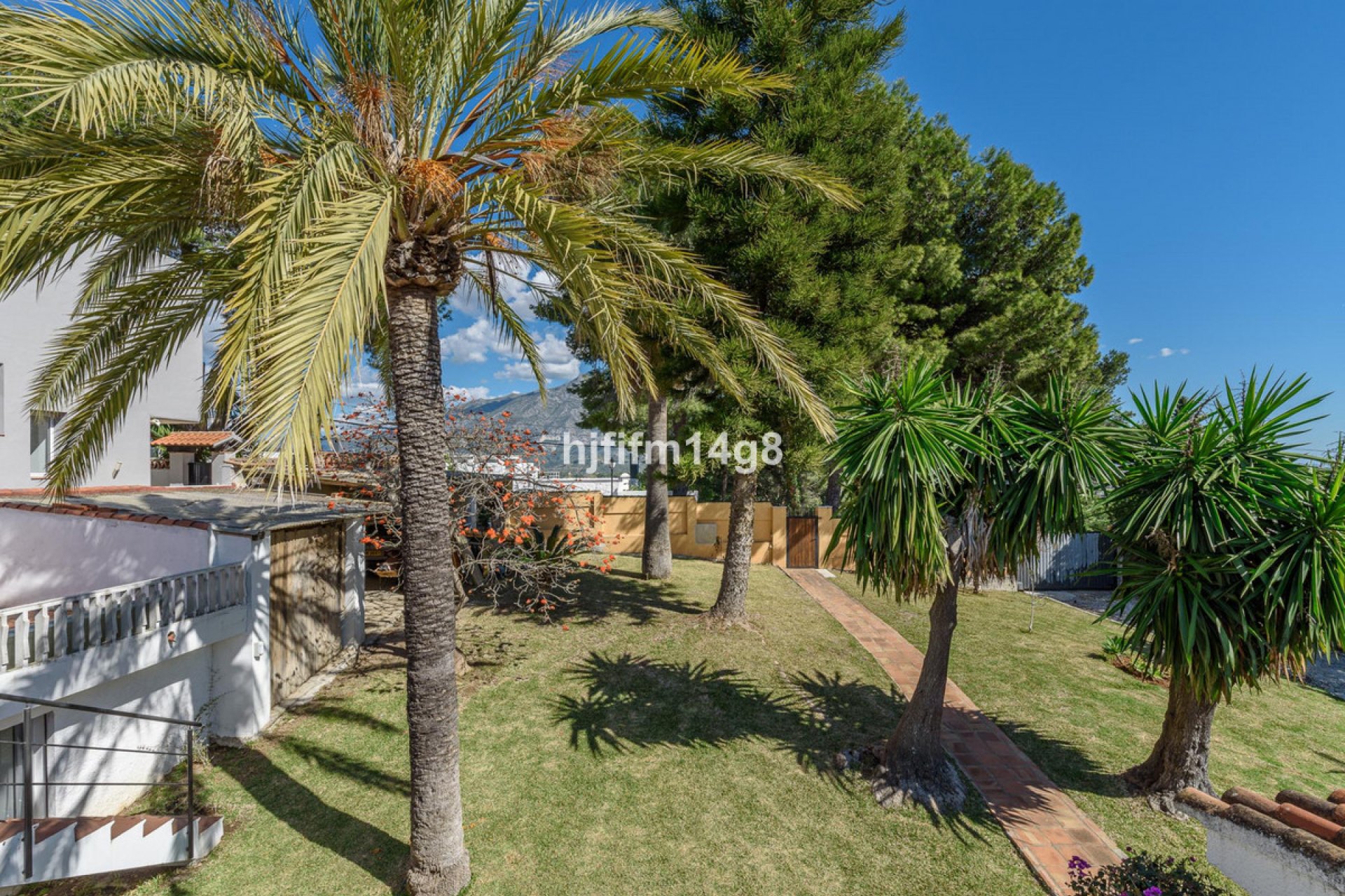 Resale - House - Detached Villa - Marbella - Nueva Andalucia