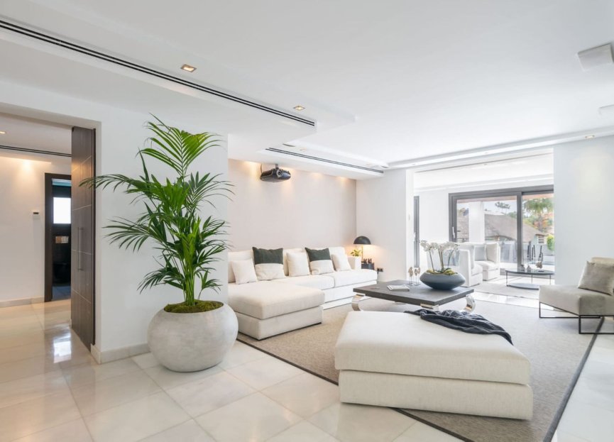 Resale - House - Detached Villa - Marbella - Nueva Andalucia