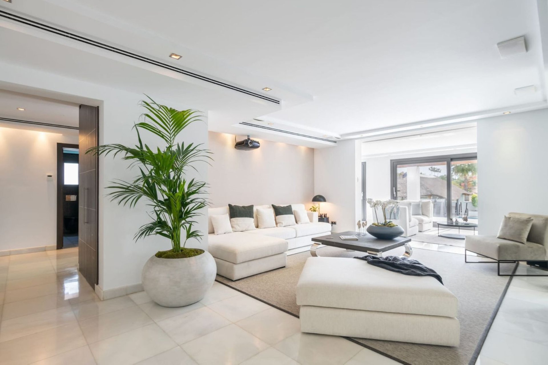 Resale - House - Detached Villa - Marbella - Nueva Andalucia