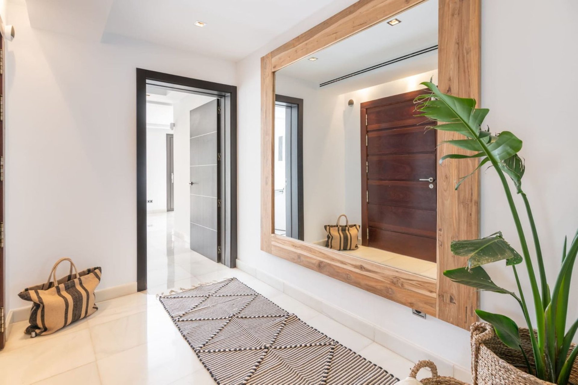 Resale - House - Detached Villa - Marbella - Nueva Andalucia