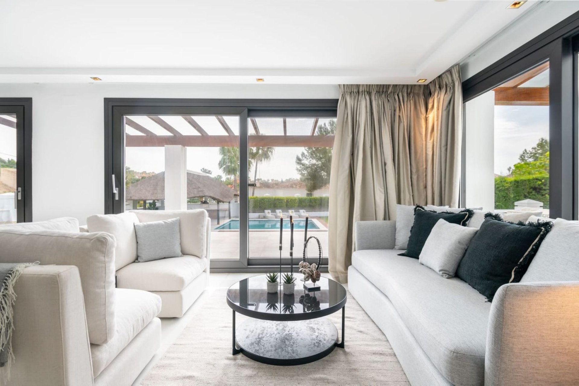 Resale - House - Detached Villa - Marbella - Nueva Andalucia