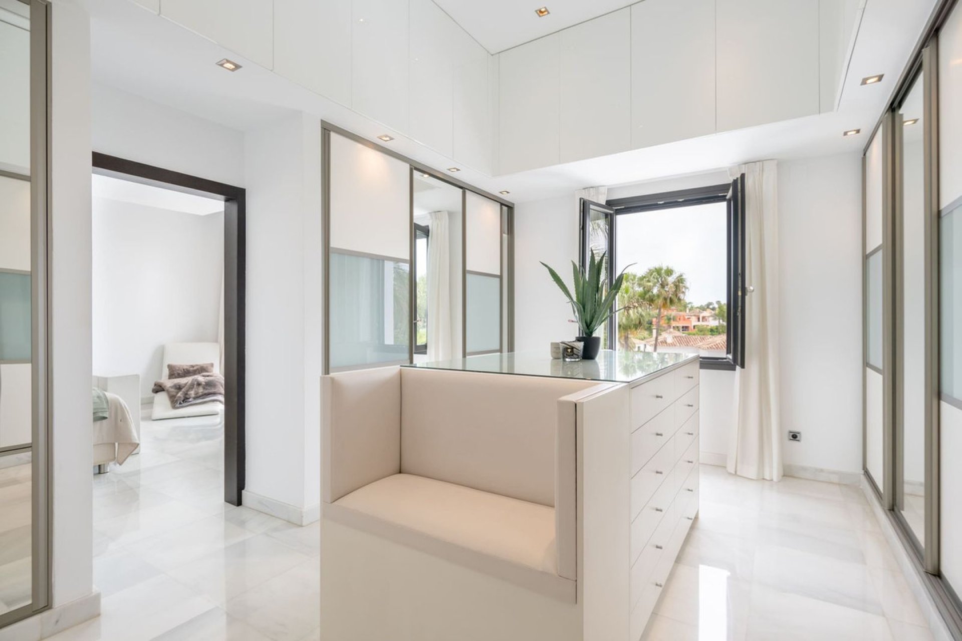 Resale - House - Detached Villa - Marbella - Nueva Andalucia