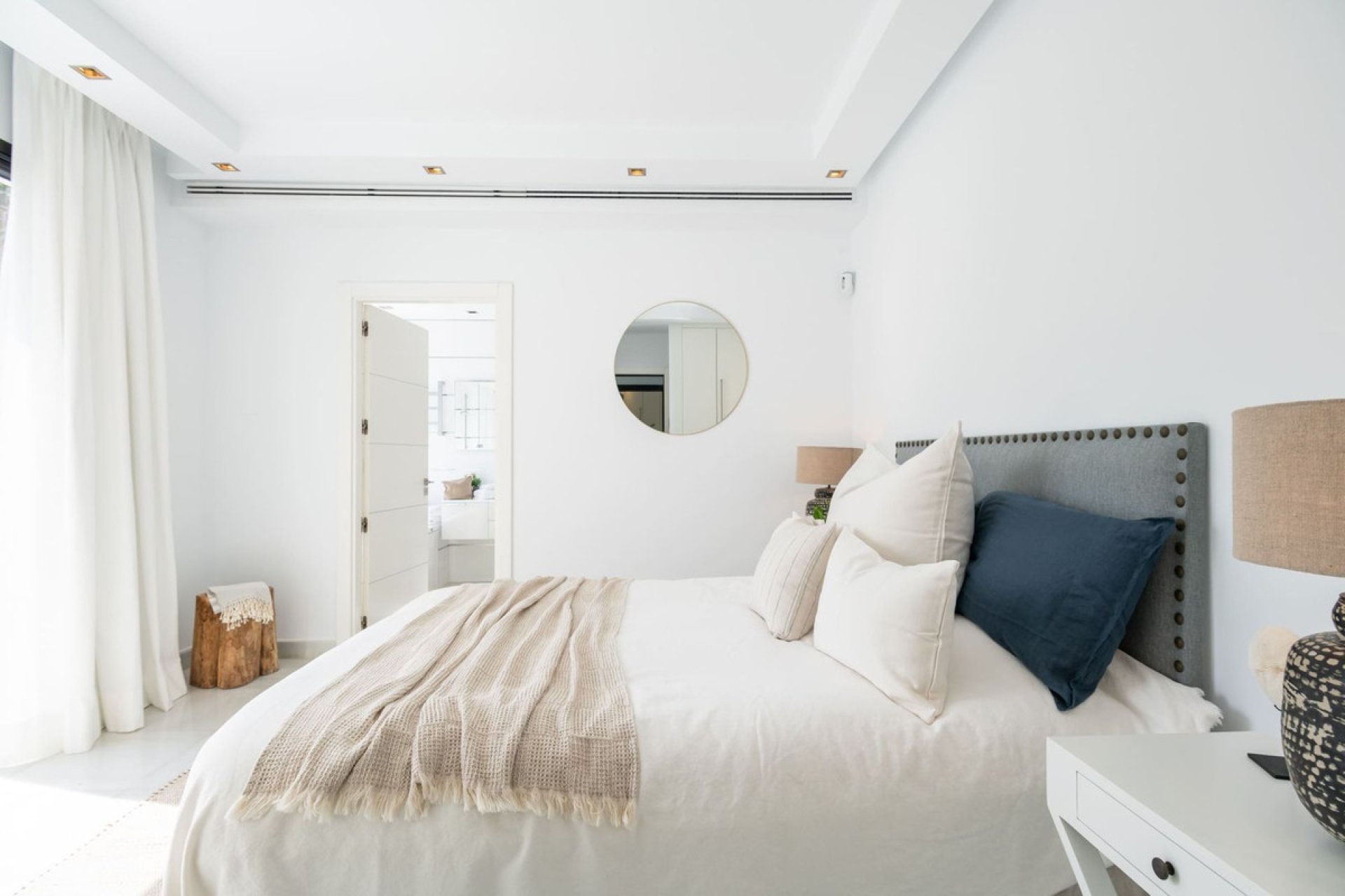 Resale - House - Detached Villa - Marbella - Nueva Andalucia