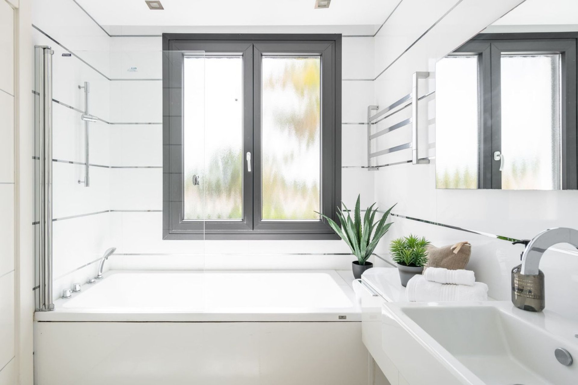 Resale - House - Detached Villa - Marbella - Nueva Andalucia