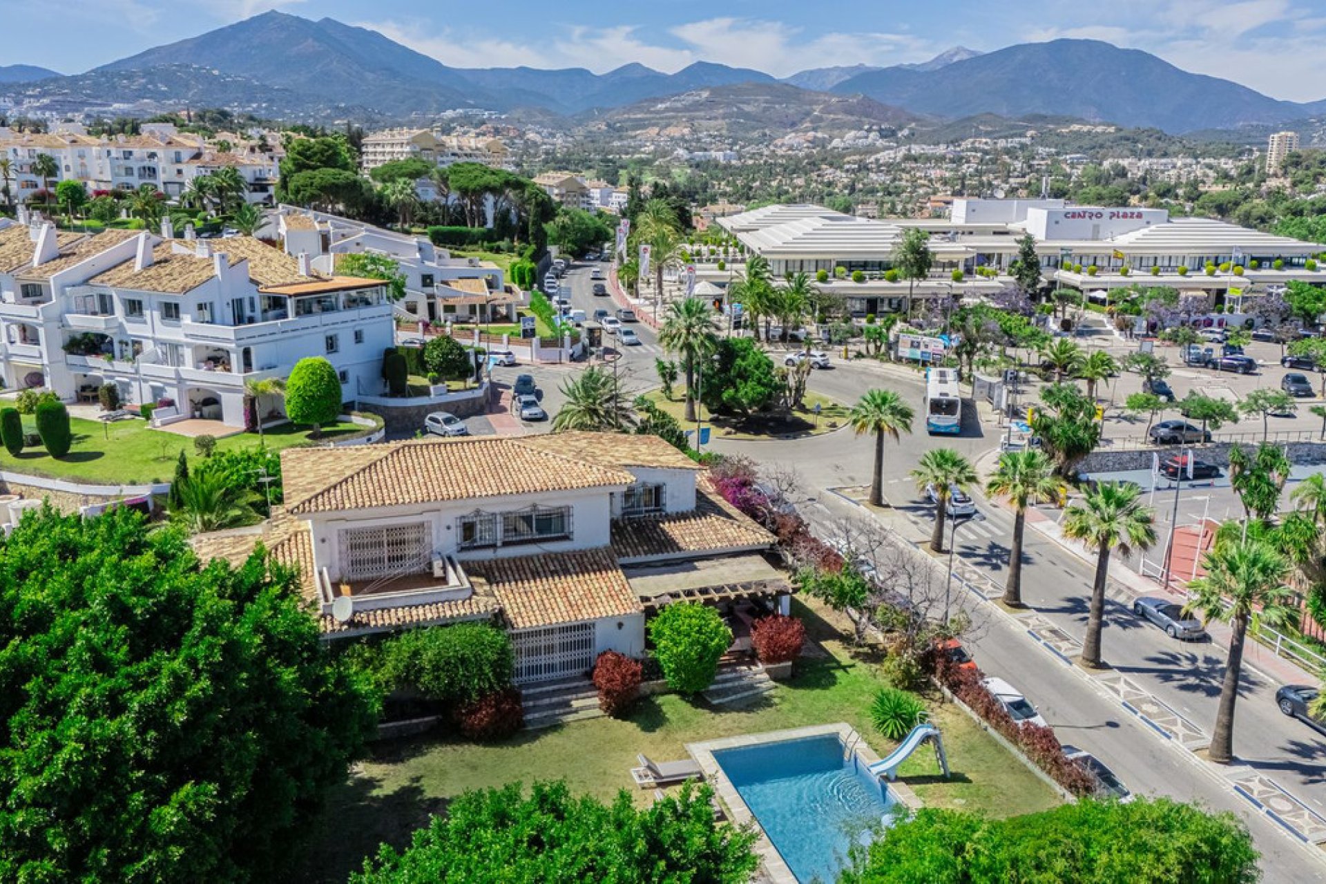 Resale - House - Detached Villa - Marbella - Nueva Andalucia