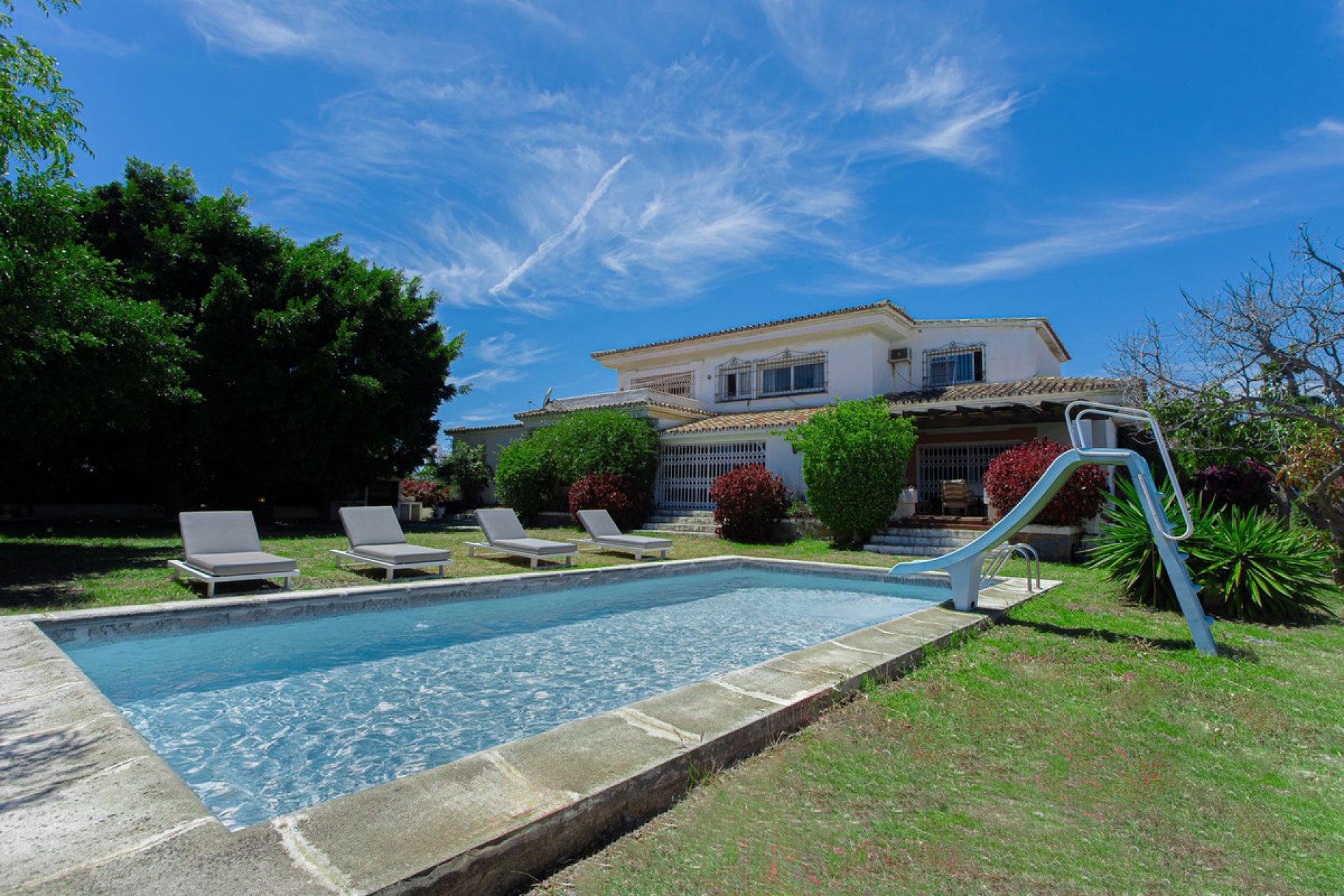 Resale - House - Detached Villa - Marbella - Nueva Andalucia