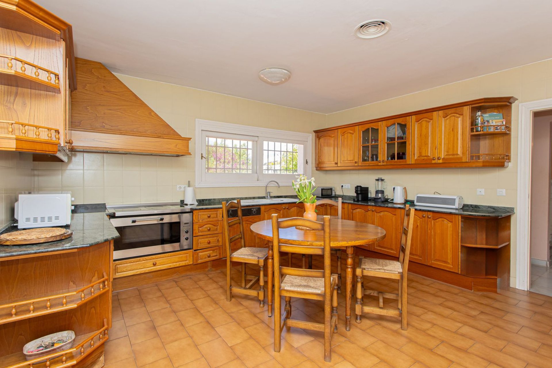 Resale - House - Detached Villa - Marbella - Nueva Andalucia