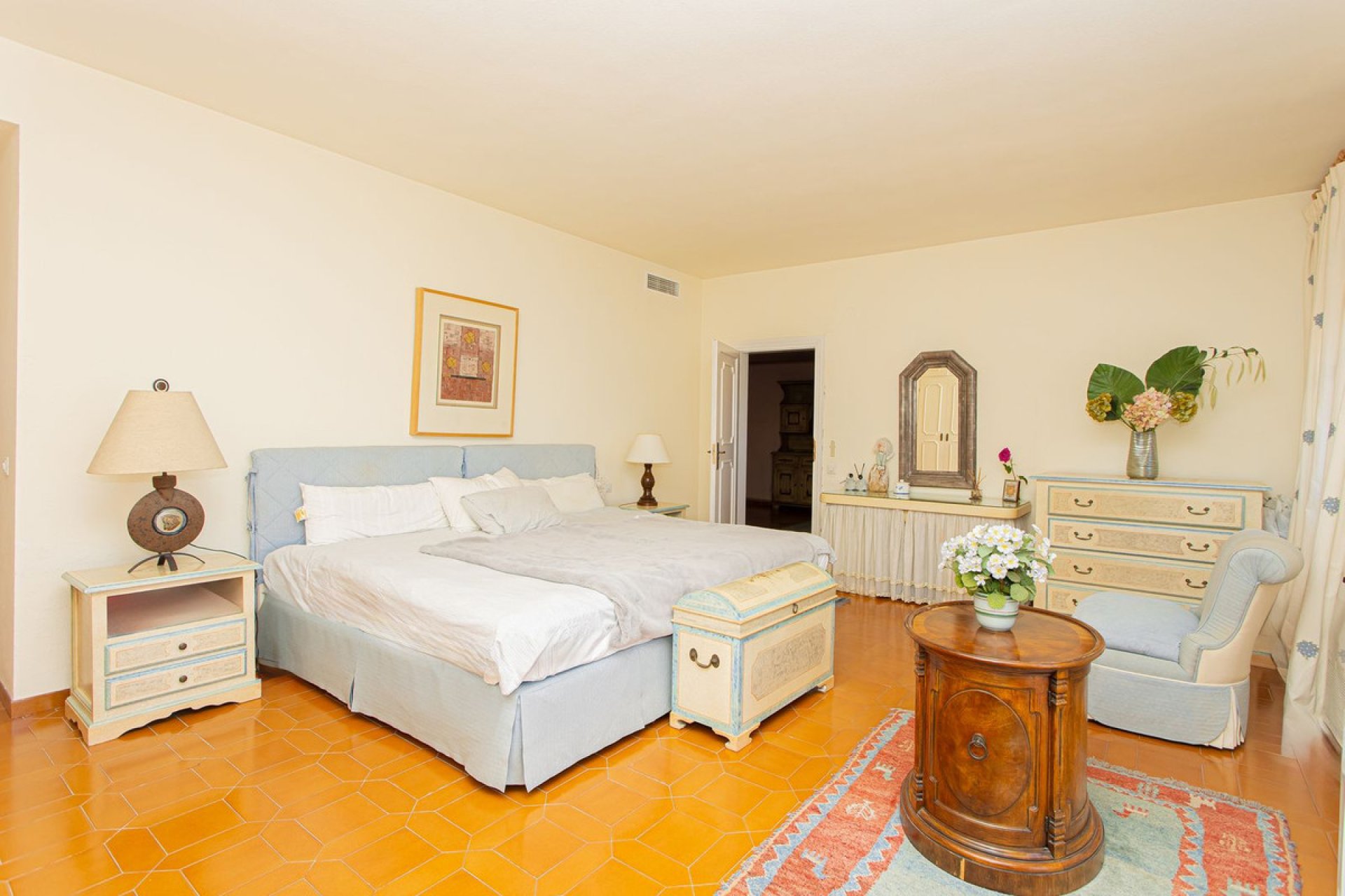 Resale - House - Detached Villa - Marbella - Nueva Andalucia