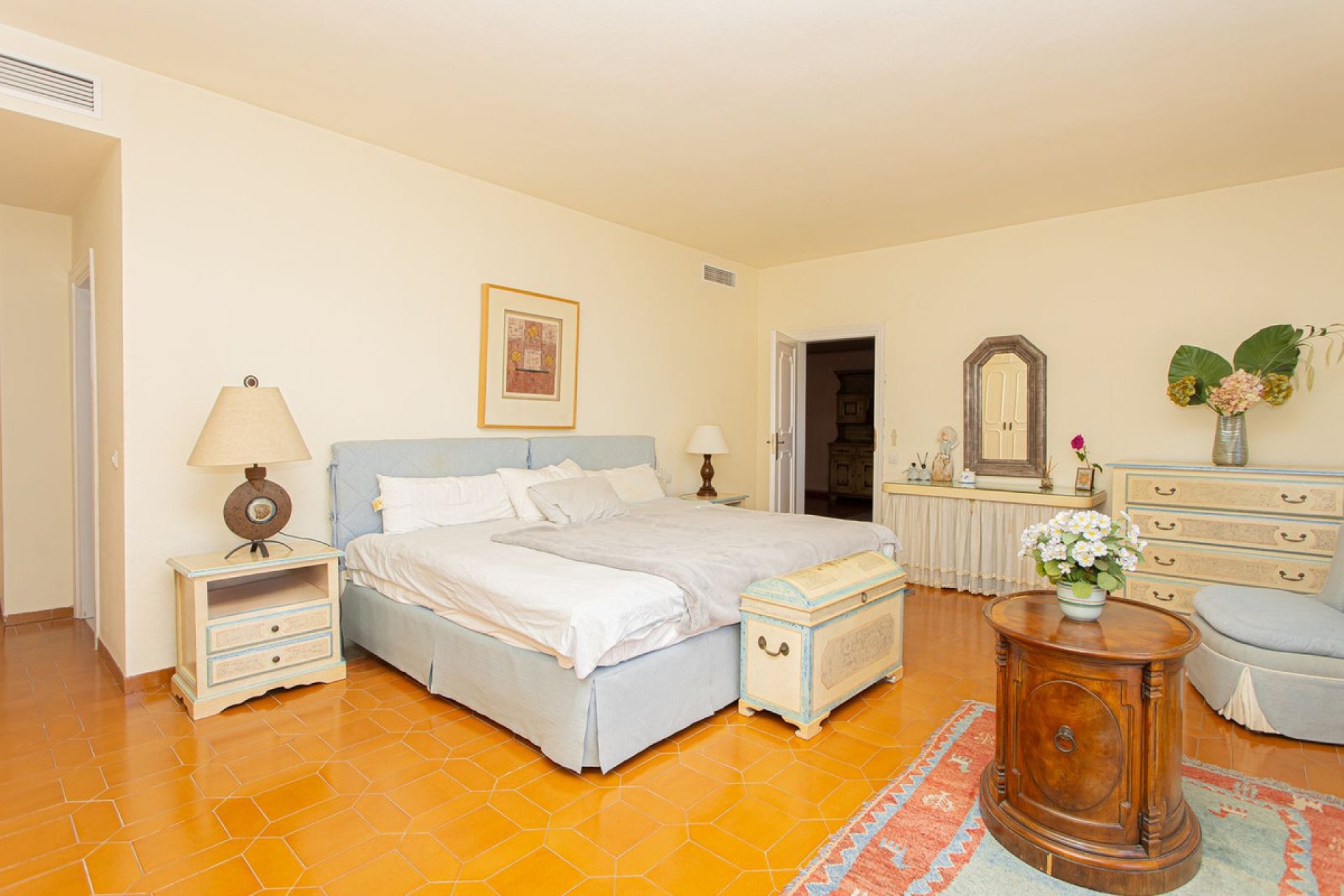 Resale - House - Detached Villa - Marbella - Nueva Andalucia