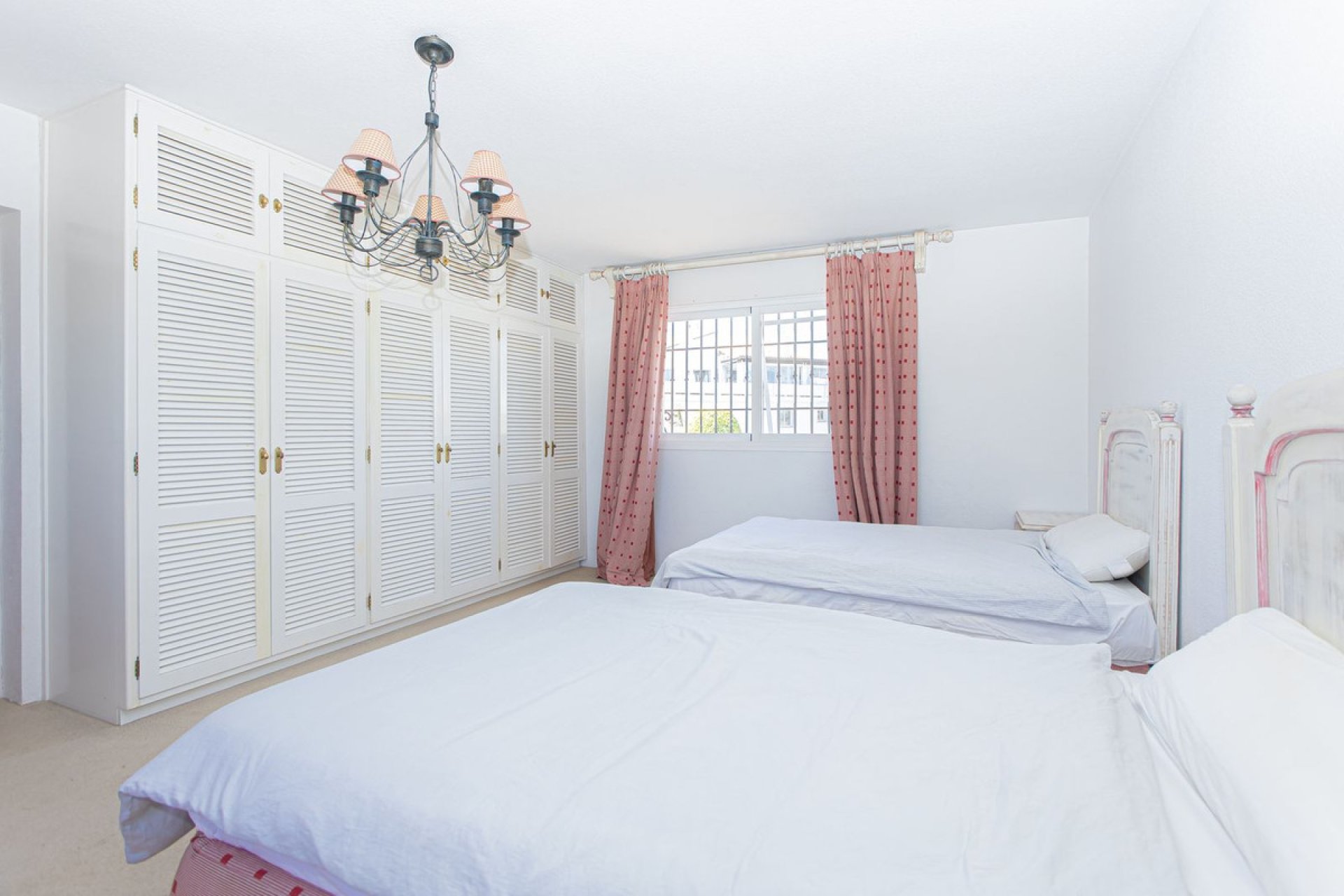 Resale - House - Detached Villa - Marbella - Nueva Andalucia