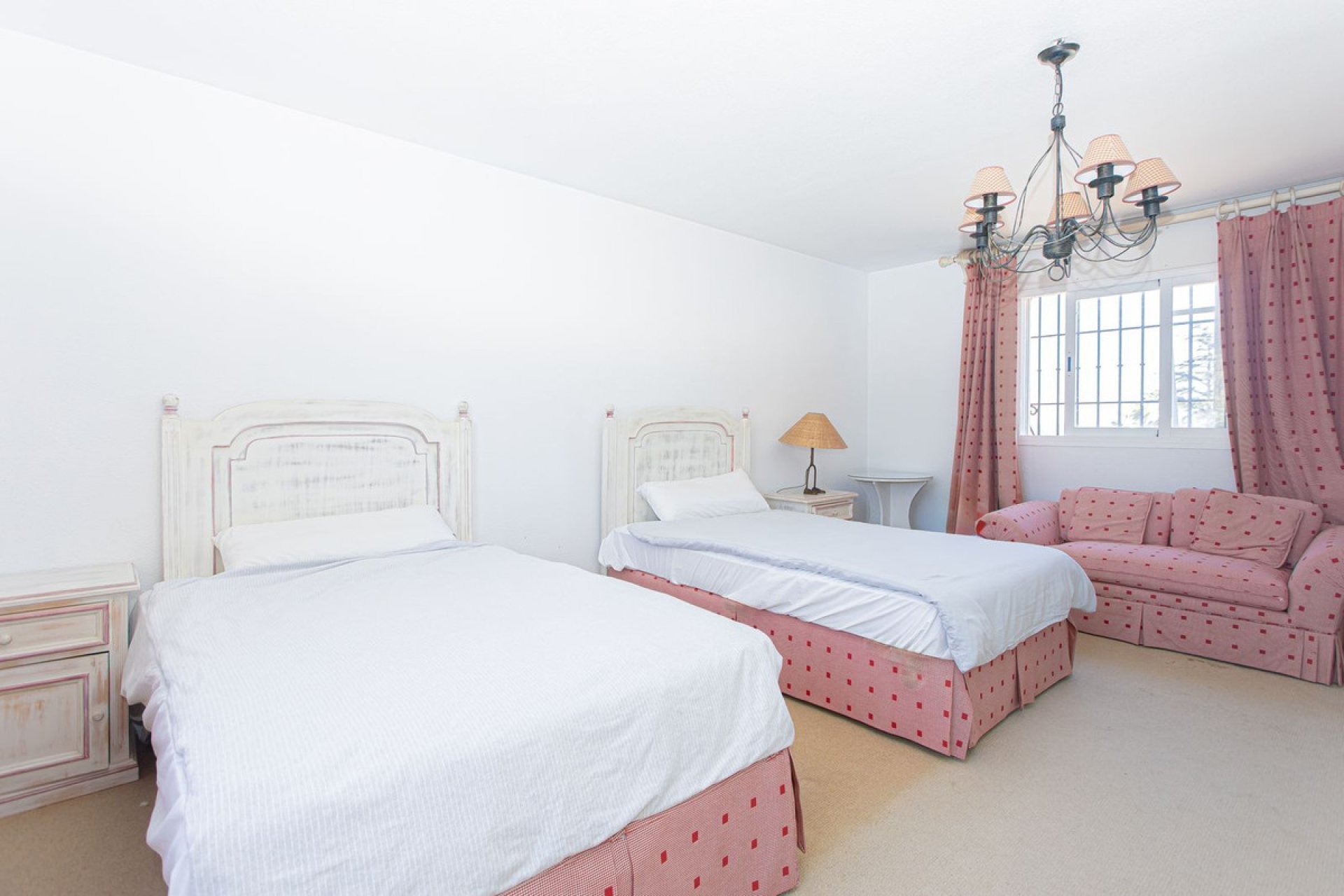 Resale - House - Detached Villa - Marbella - Nueva Andalucia