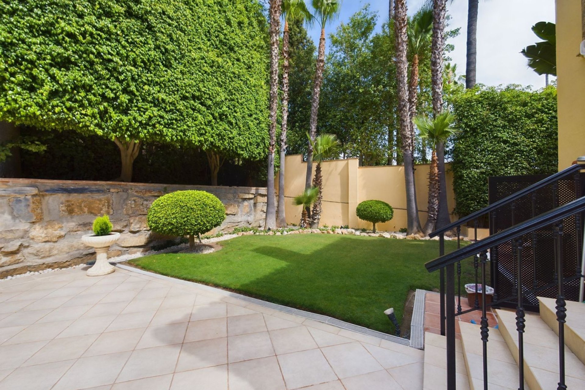 Resale - House - Detached Villa - Marbella - Nueva Andalucia