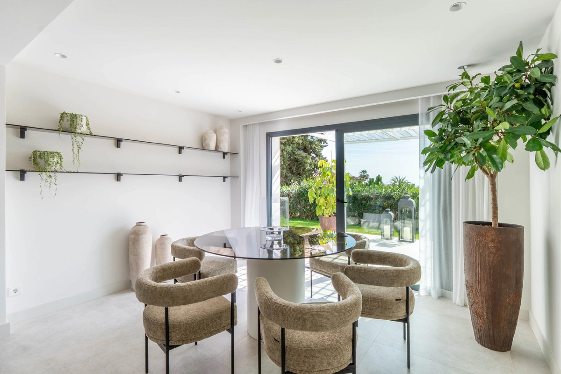 Resale - House - Detached Villa - Marbella - Nueva Andalucia