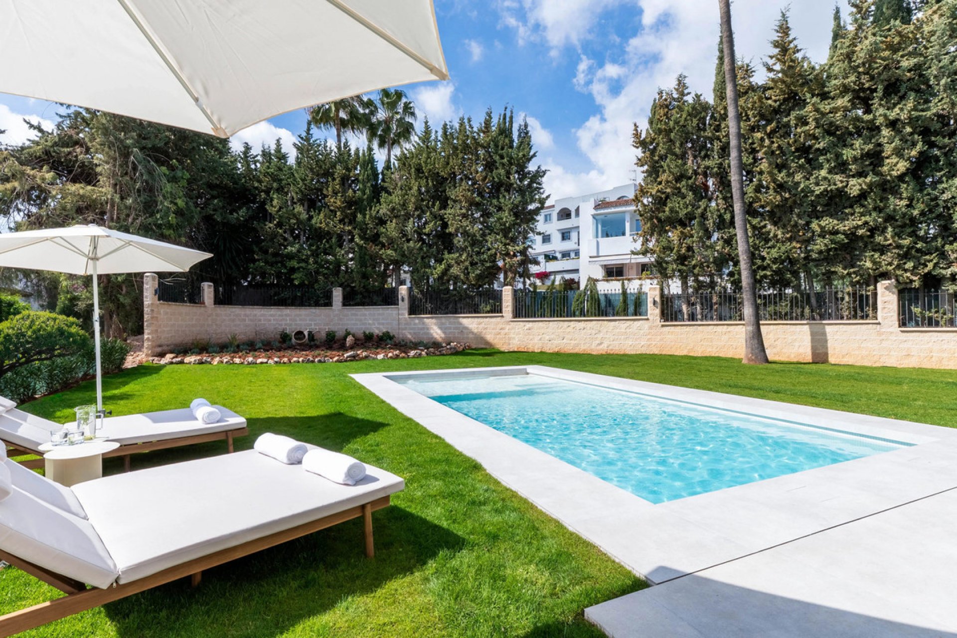 Resale - House - Detached Villa - Marbella - Nueva Andalucia