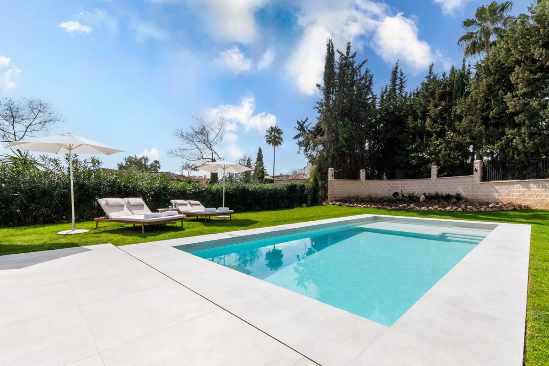 Resale - House - Detached Villa - Marbella - Nueva Andalucia