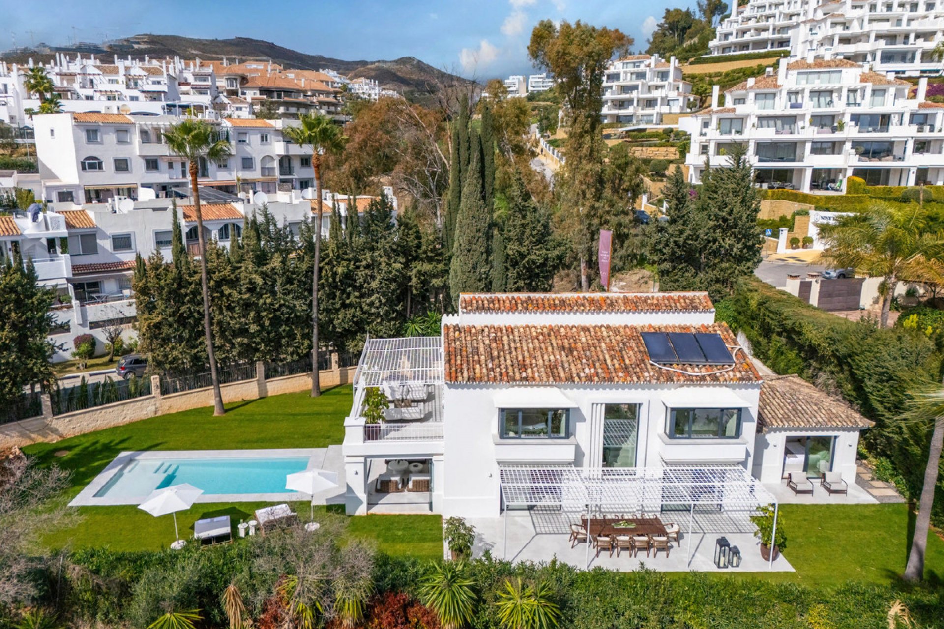 Resale - House - Detached Villa - Marbella - Nueva Andalucia