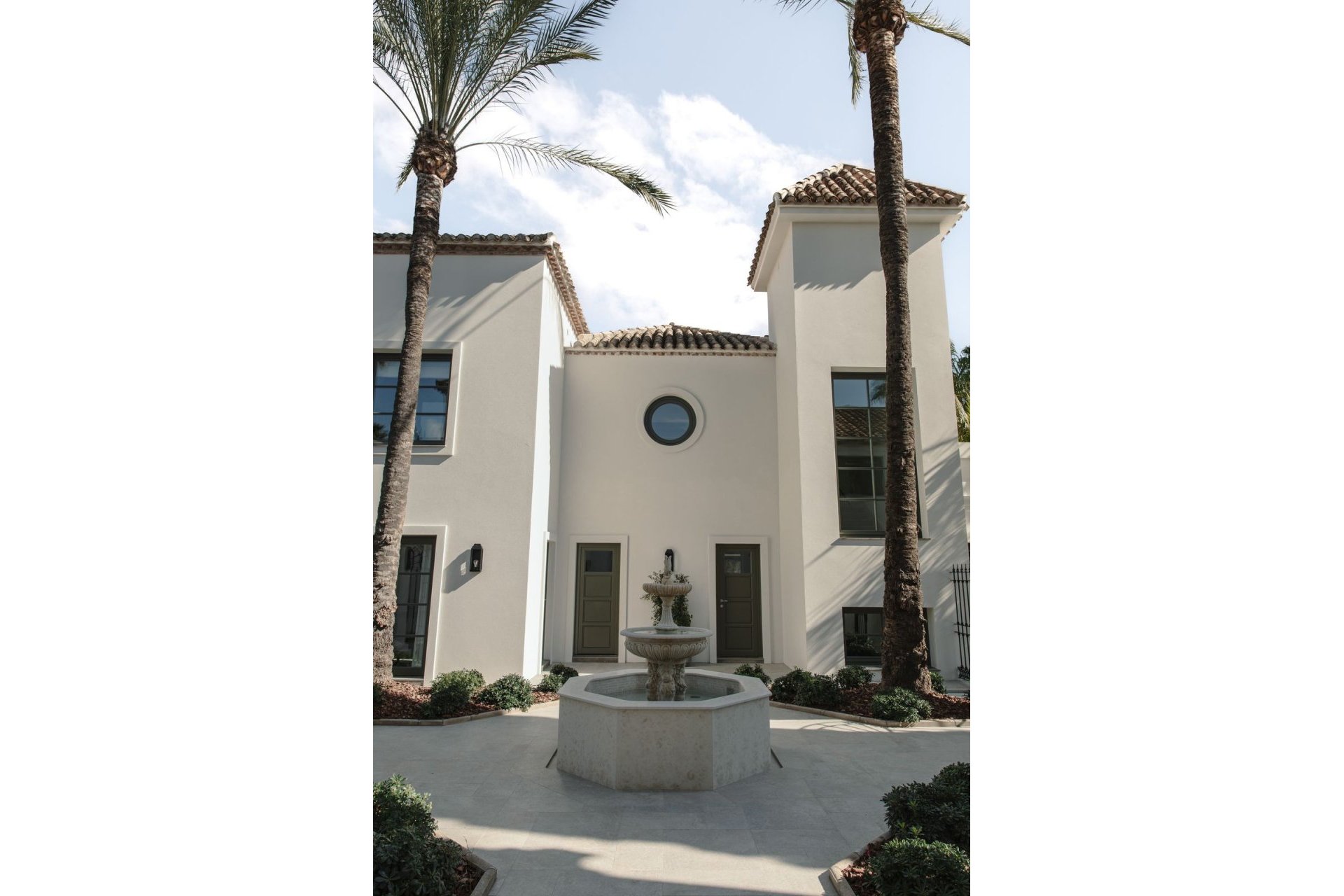 Resale - House - Detached Villa - Marbella - Nueva Andalucia