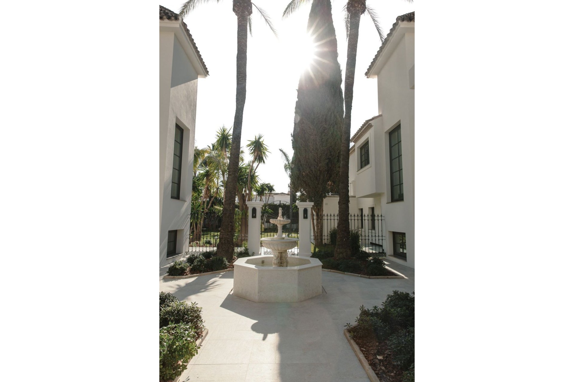 Resale - House - Detached Villa - Marbella - Nueva Andalucia