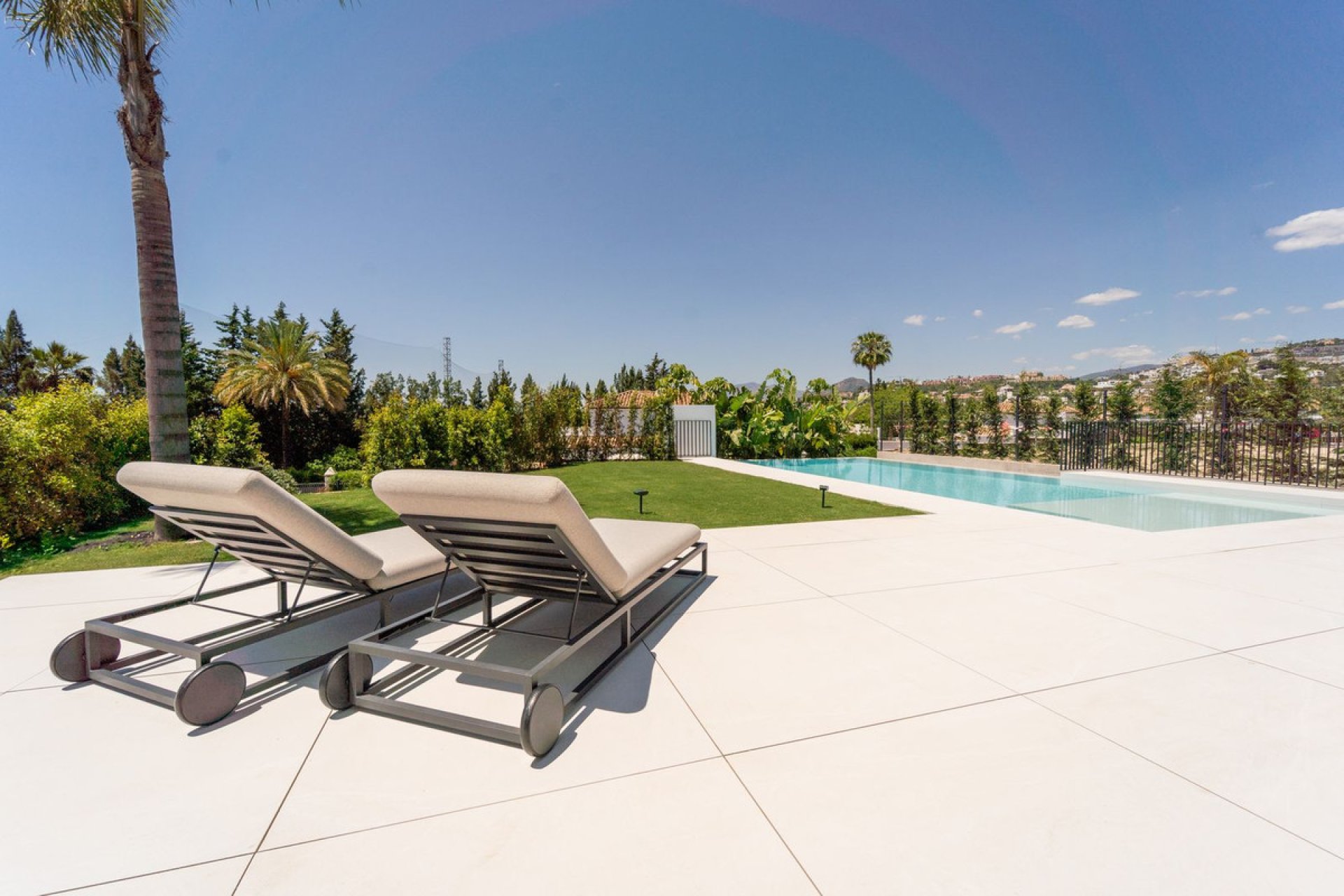 Resale - House - Detached Villa - Marbella - Nueva Andalucia