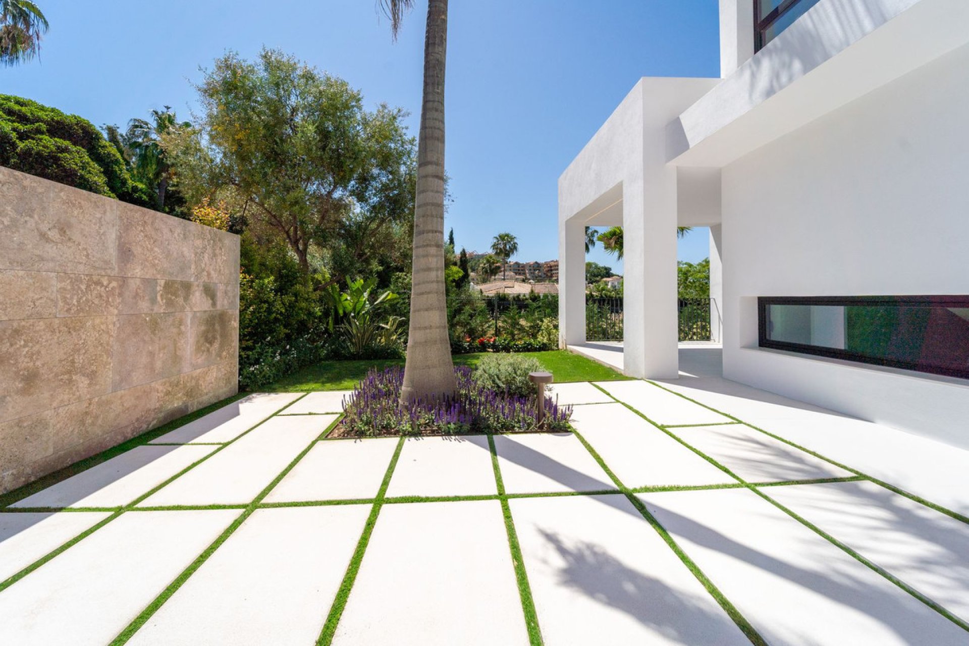 Resale - House - Detached Villa - Marbella - Nueva Andalucia