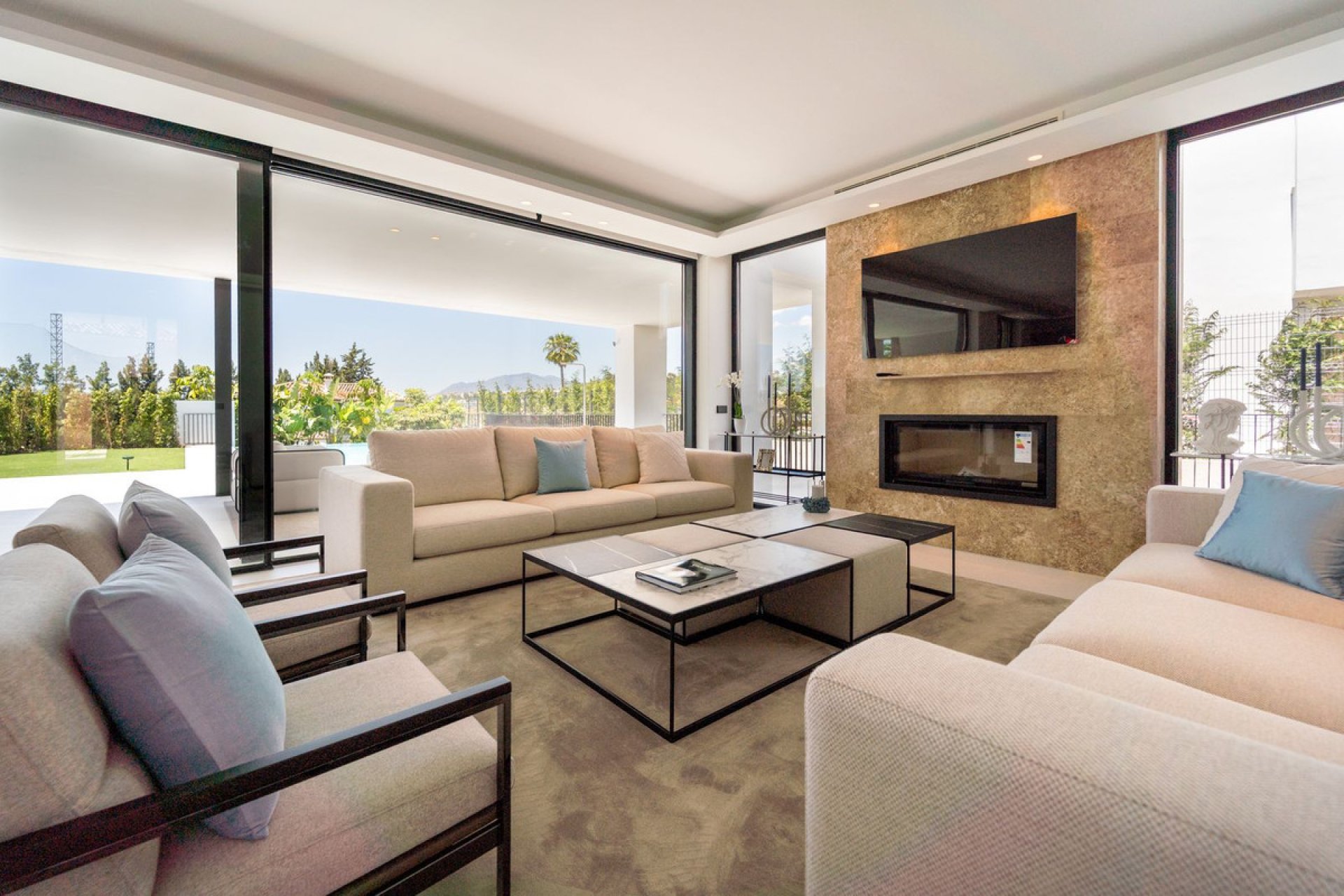 Resale - House - Detached Villa - Marbella - Nueva Andalucia