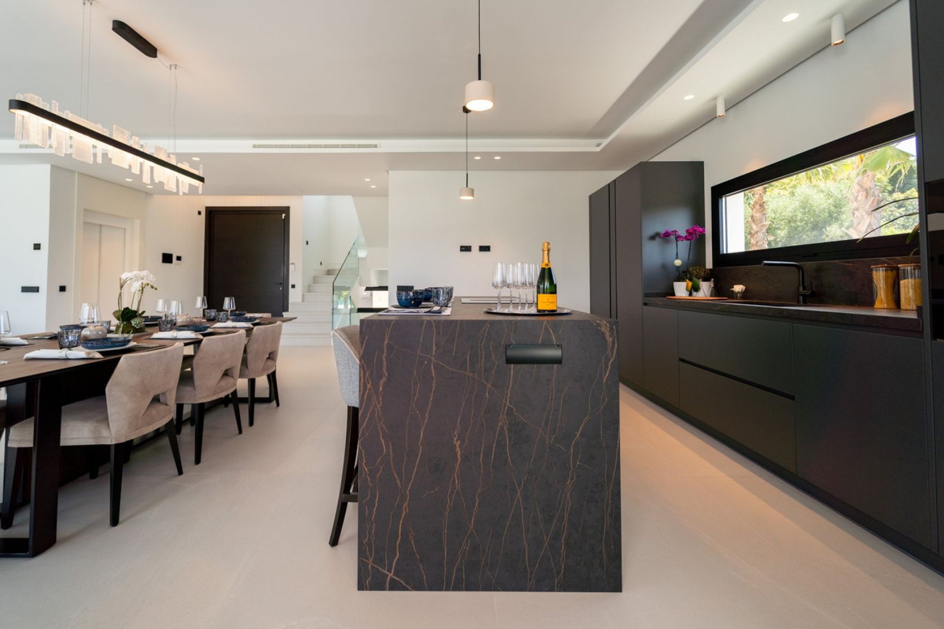 Resale - House - Detached Villa - Marbella - Nueva Andalucia