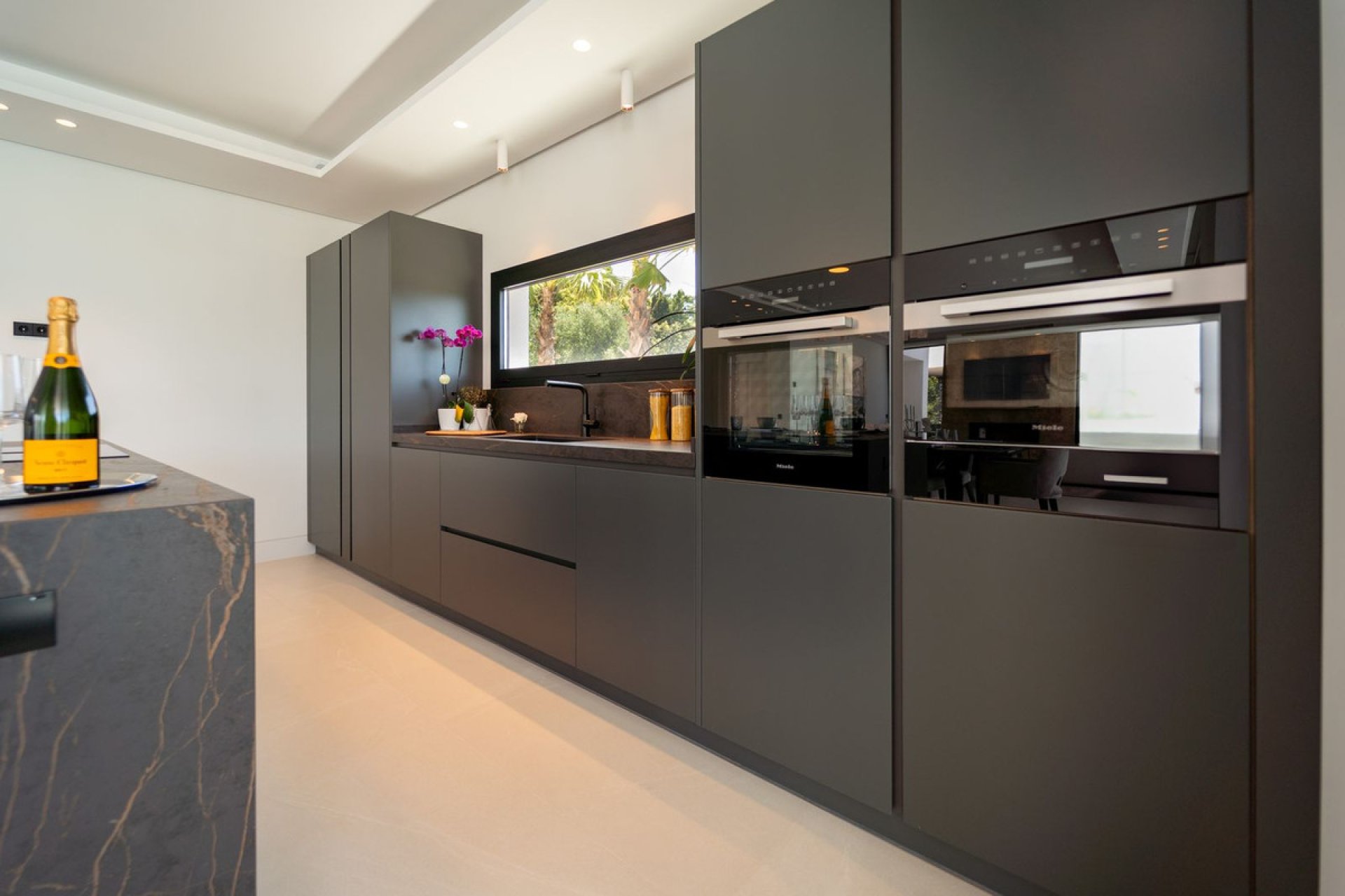 Resale - House - Detached Villa - Marbella - Nueva Andalucia