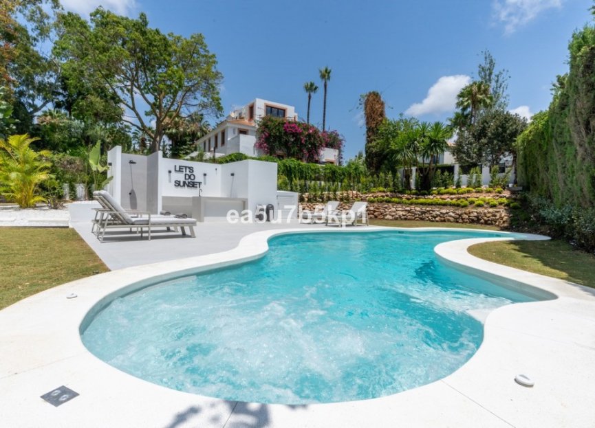 Resale - House - Detached Villa - Marbella - Nueva Andalucia