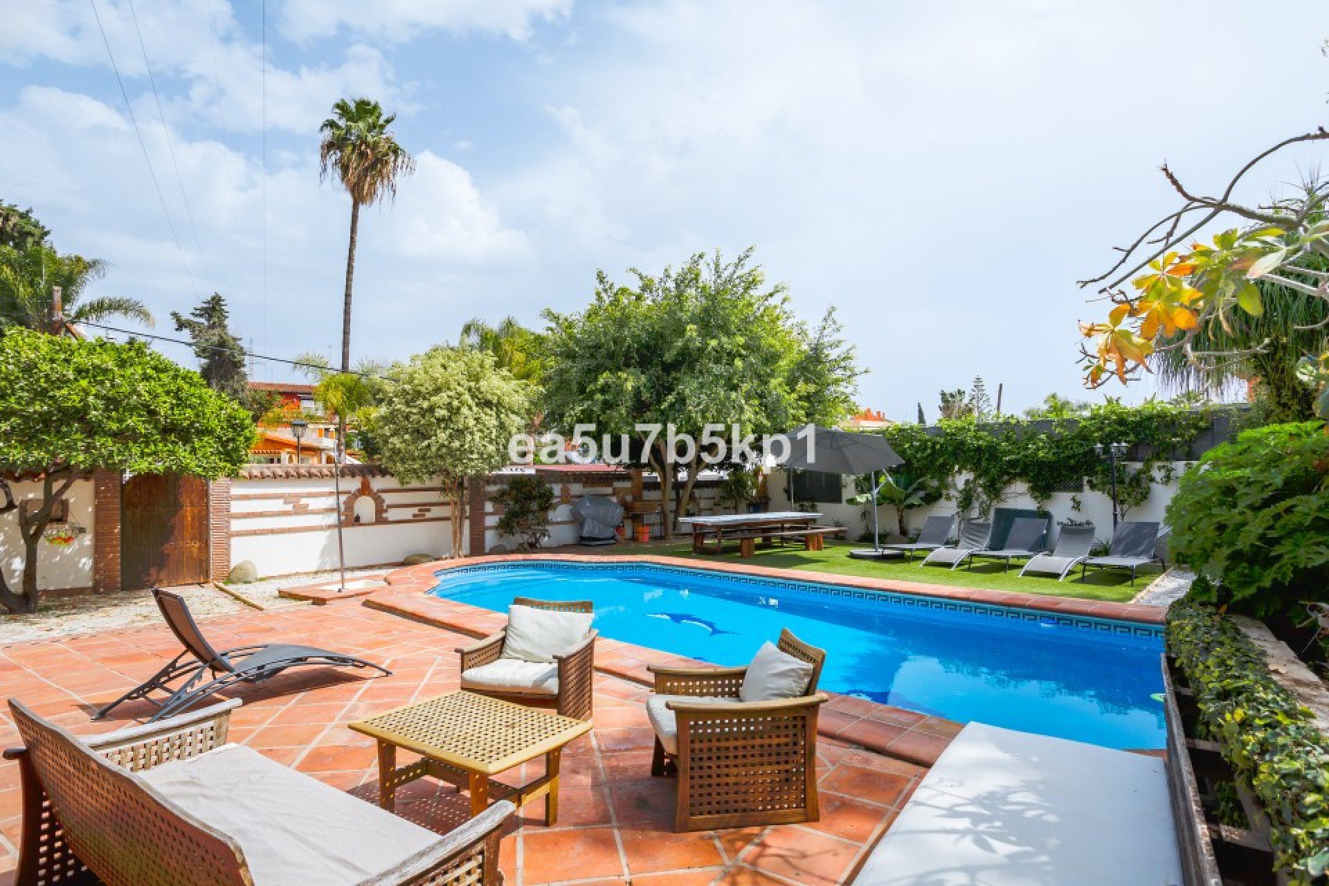 Resale - House - Detached Villa - Marbella - Nueva Andalucia