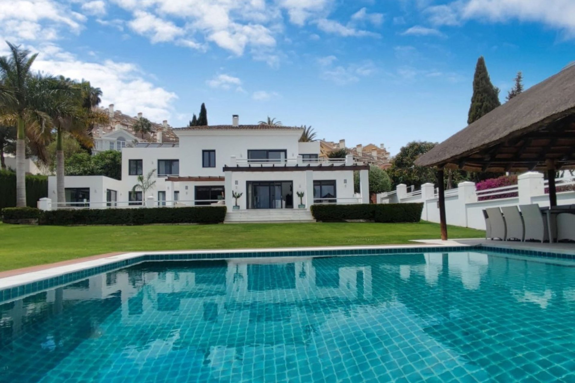 Resale - House - Detached Villa - Marbella - Nueva Andalucia