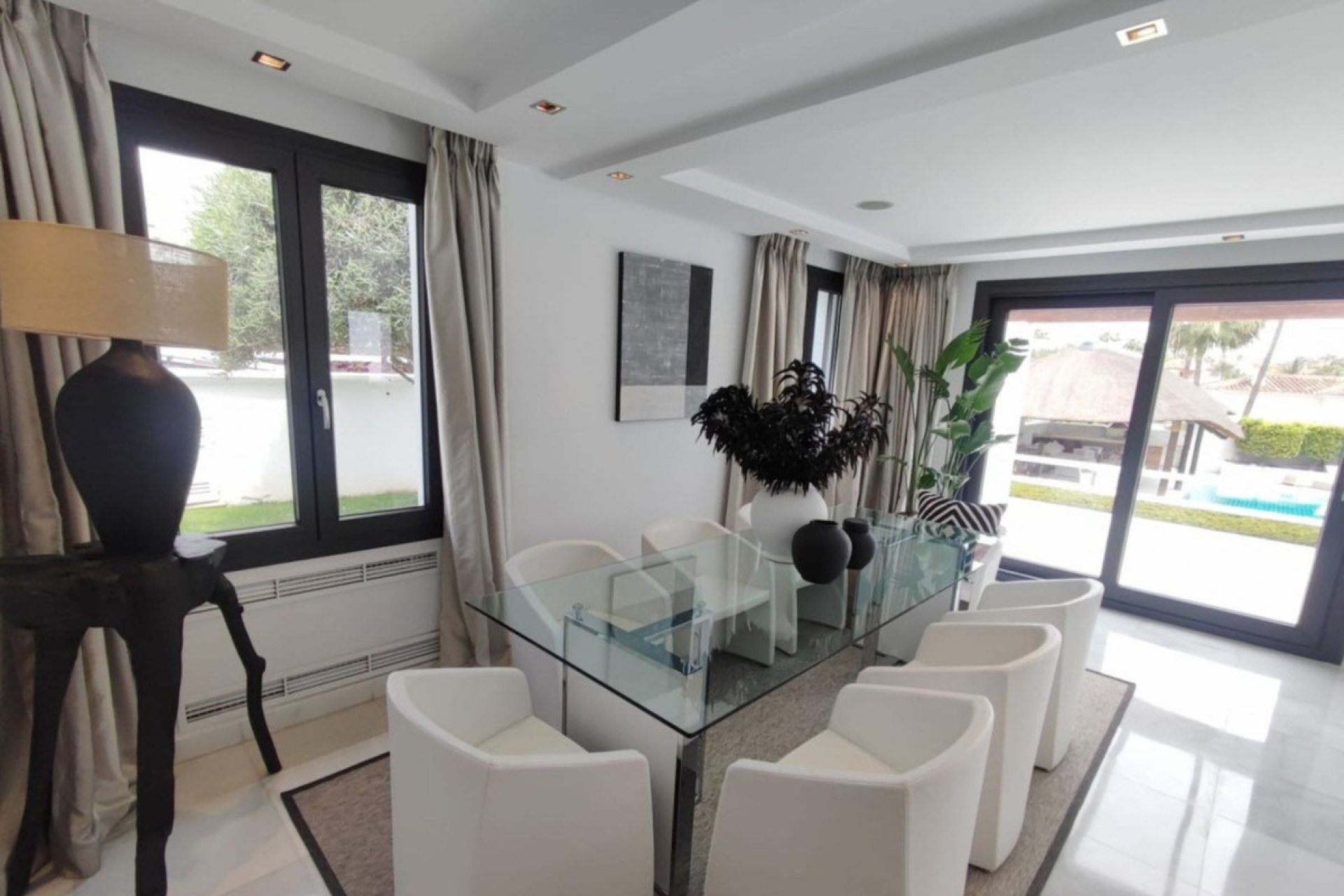 Resale - House - Detached Villa - Marbella - Nueva Andalucia
