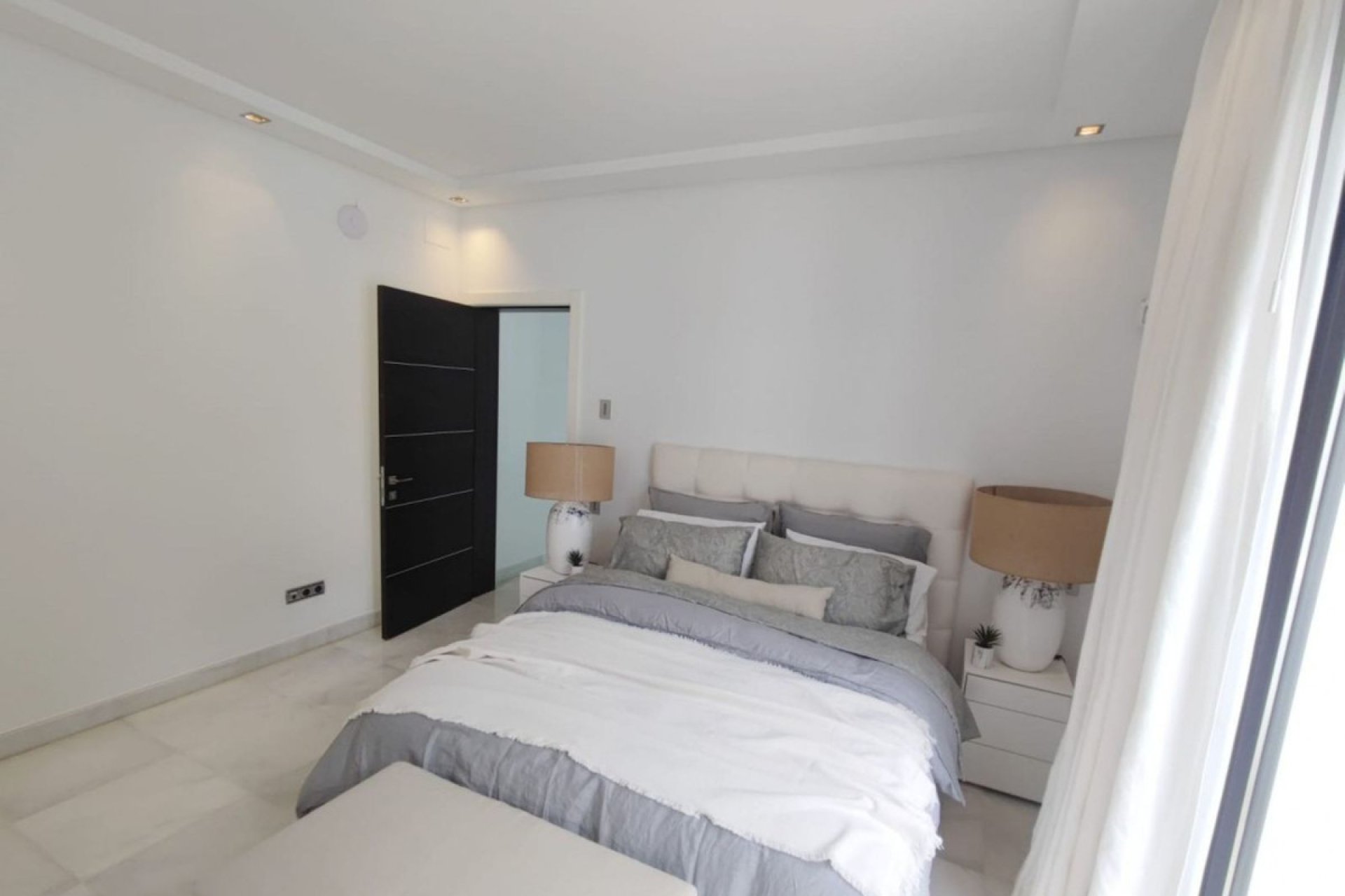 Resale - House - Detached Villa - Marbella - Nueva Andalucia